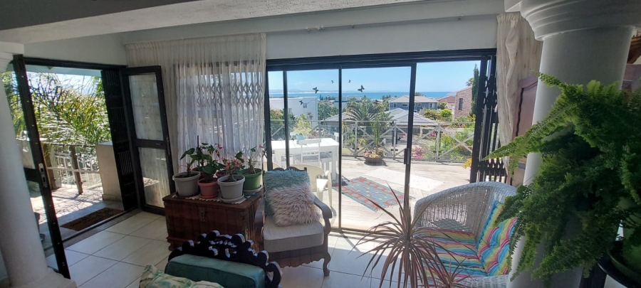 4 Bedroom Property for Sale in Wavecrest Eastern Cape